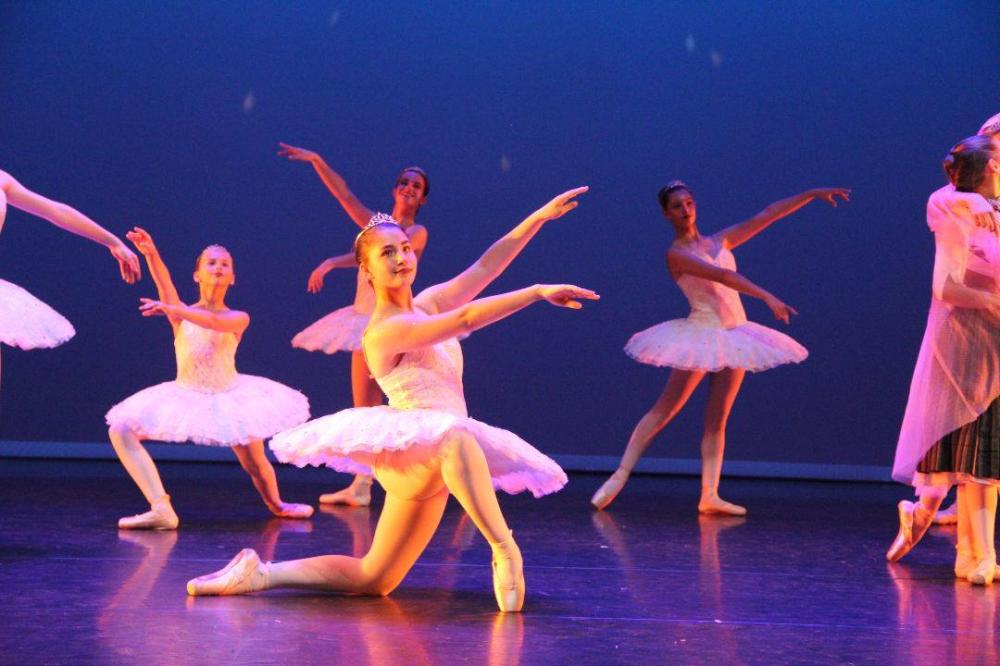 danseuses classique sur scène (1)