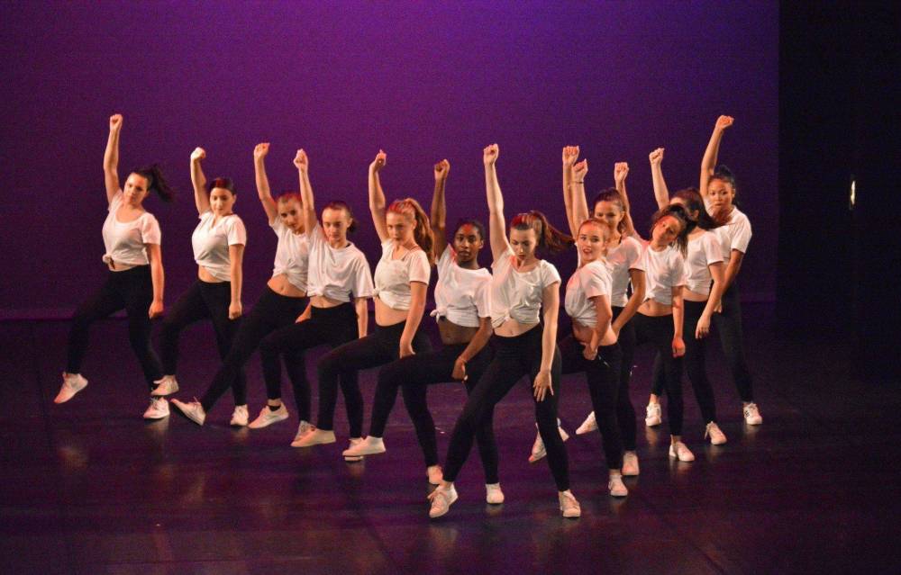 Danseuses de Florensa sur scène