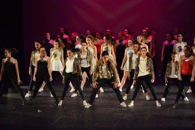 Danseurs de Florensa sur scène