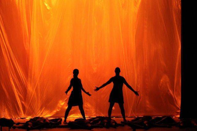 Danseurs de Florensa sur scène