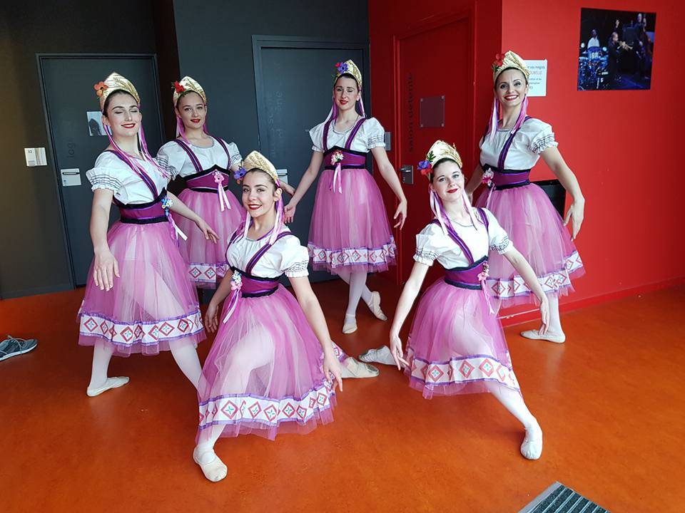 danseuses de Florensa en costume