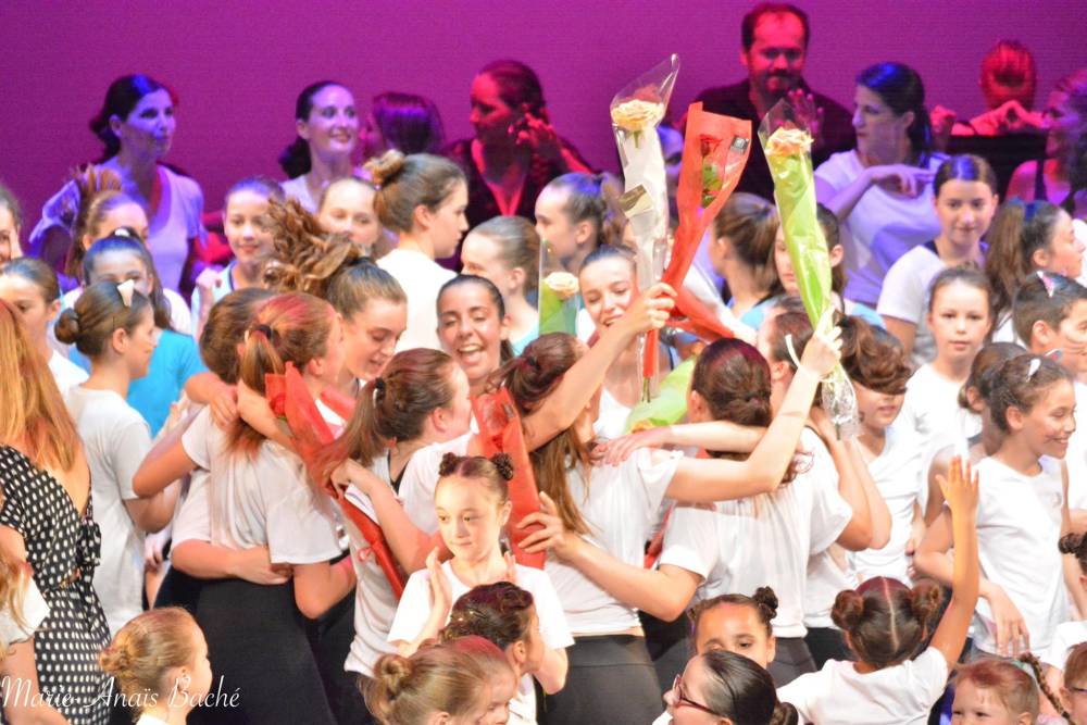 danseurs de Florensa sur scène